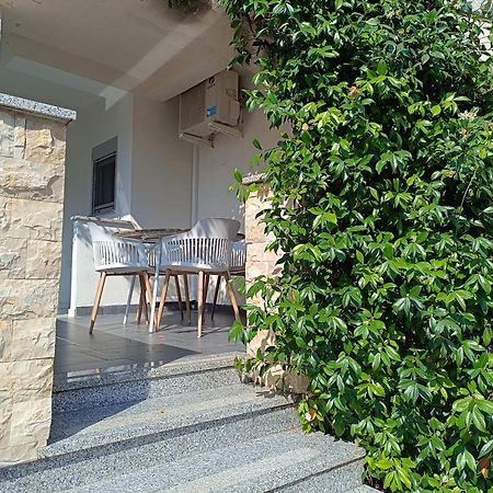 Apartmani Emilio Novalja Exterior photo