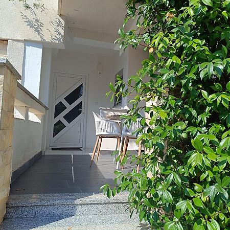 Apartmani Emilio Novalja Exterior photo