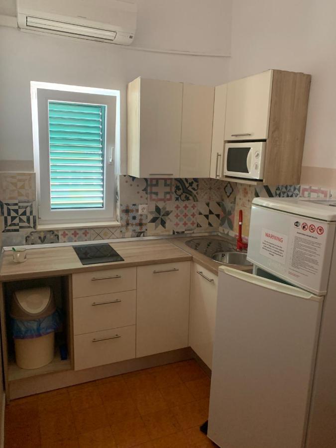 Apartmani Emilio Novalja Exterior photo