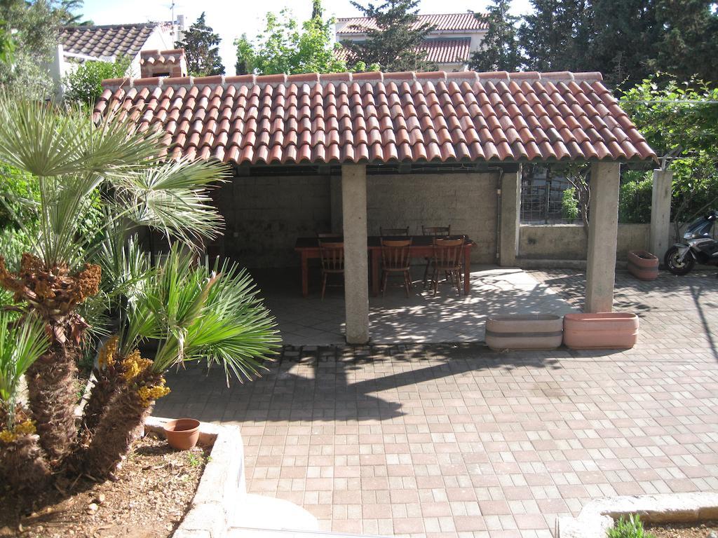 Apartmani Emilio Novalja Exterior photo