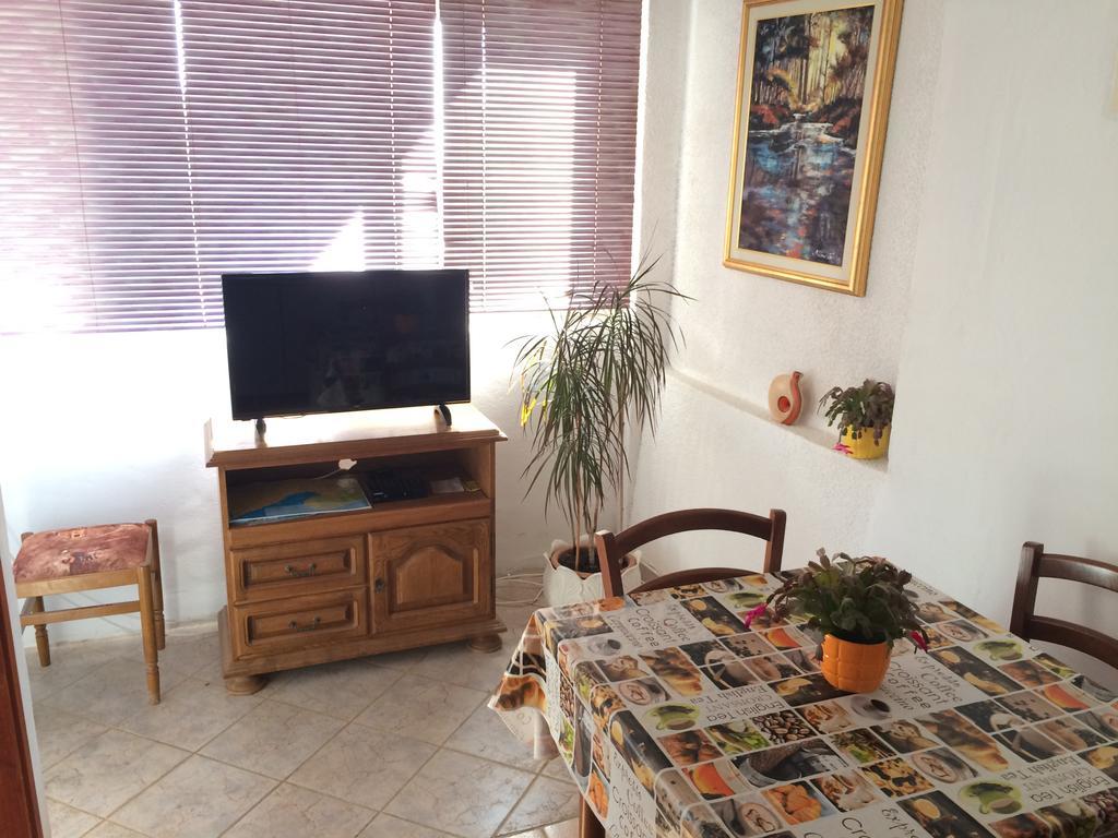 Apartmani Emilio Novalja Exterior photo